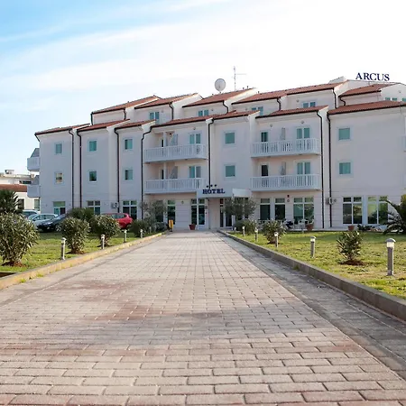 Hotel Arcus 3*